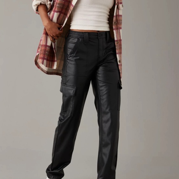 American Eagle Stretch High-Waisted Vegan Leather Straight Cargo Pant Size 00 - Picture 1 of 8